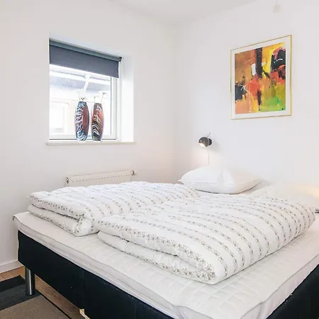 4 Person In Hejls-by Traum